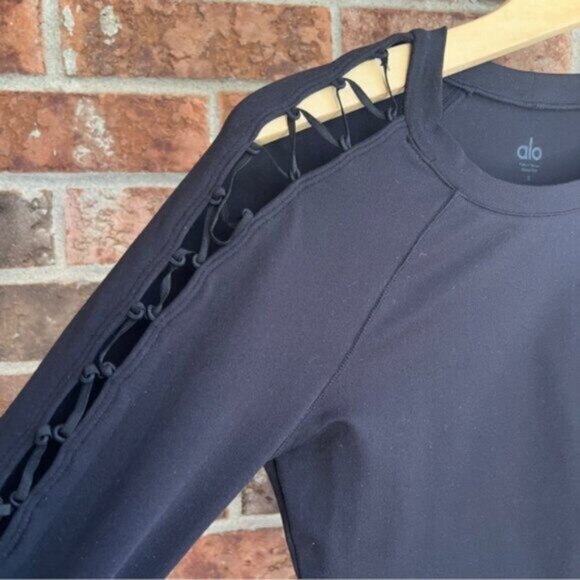 ALO Yoga Highline Fitted Crop Top with Unique Shoulder Design EUC S - Picture 7 of 13